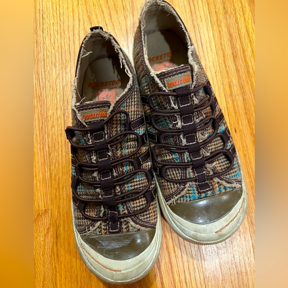 Rocket Dog size 8 slip on plaid sneakers